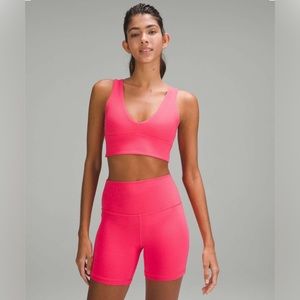 lululemon Align™ V-Neck Bra *Light Support, A/B Cup
lip gloss
Size 8